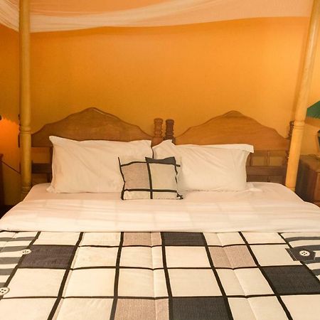 Kayegi Hotel 엠발레 외부 사진